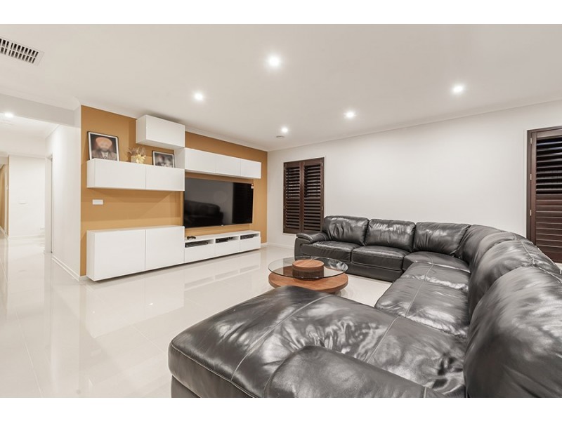 77 Trillium Boulevard, Mickleham VIC 3064