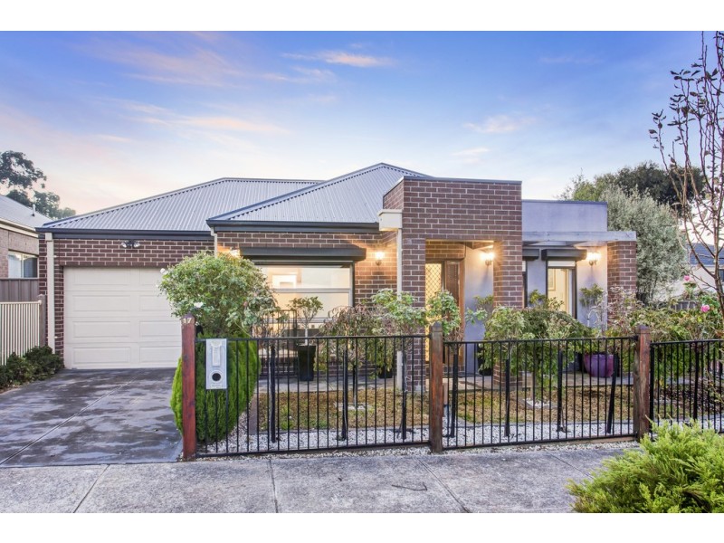 17 Jirrahlinga Terrace, Craigieburn VIC 3064