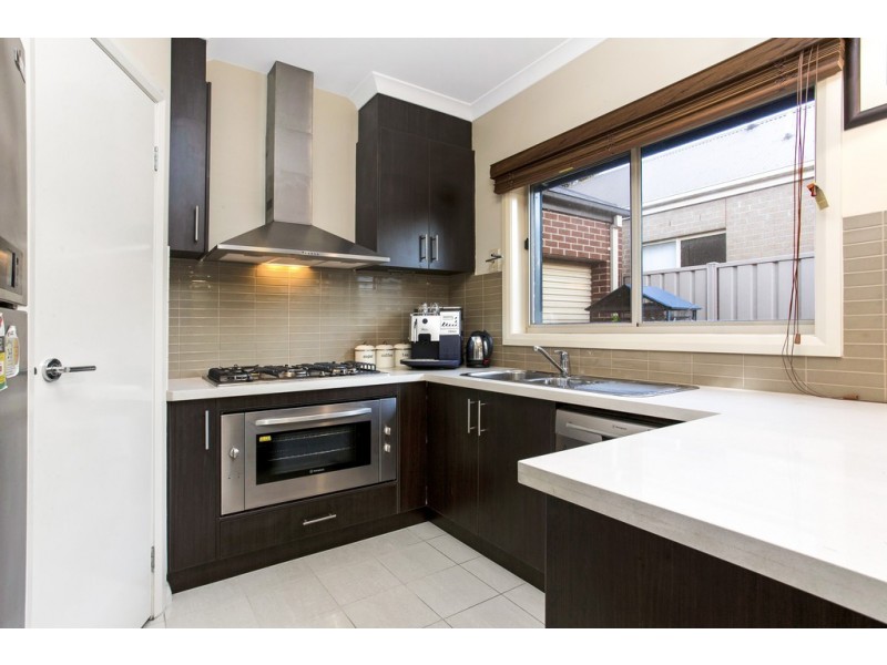 17 Jirrahlinga Terrace, Craigieburn VIC 3064