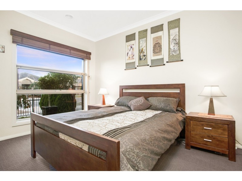 17 Jirrahlinga Terrace, Craigieburn VIC 3064