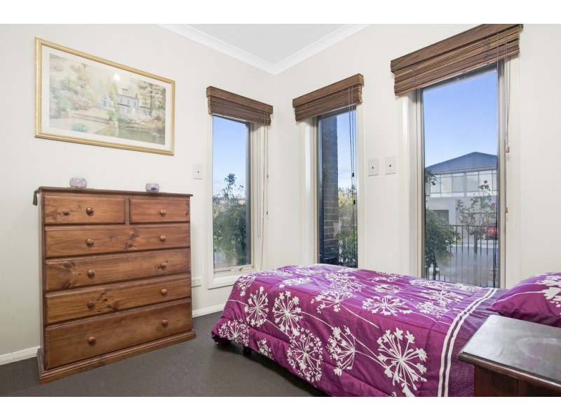 17 Jirrahlinga Terrace, Craigieburn VIC 3064