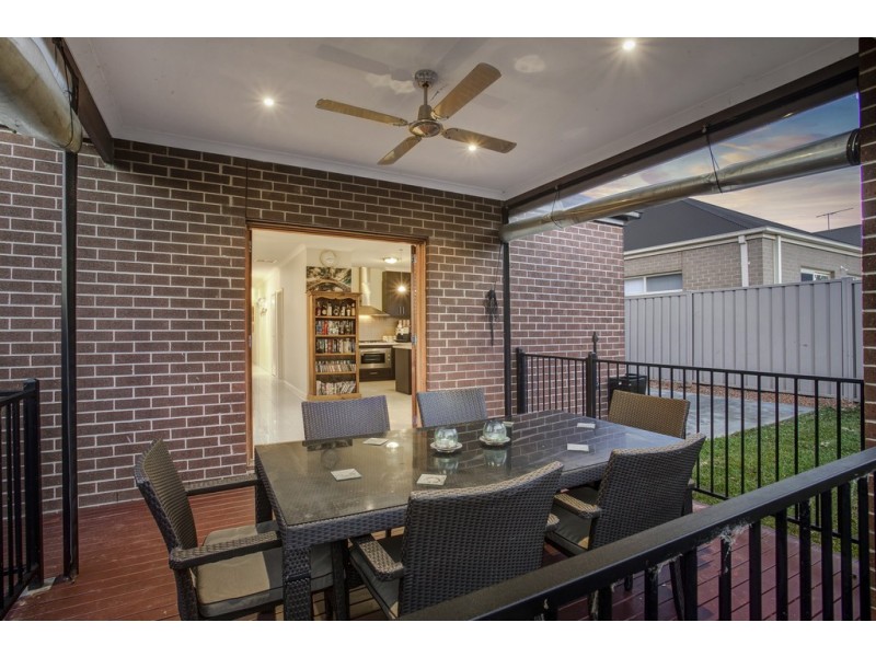 17 Jirrahlinga Terrace, Craigieburn VIC 3064