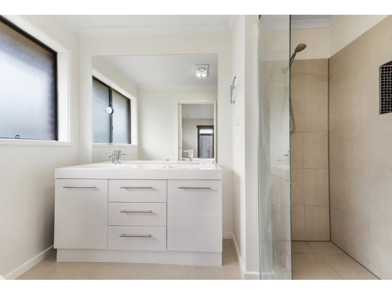 28 Cowes Street, Craigieburn VIC 3064