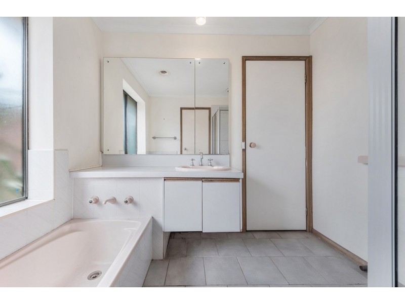 28 Cowes Street, Craigieburn VIC 3064