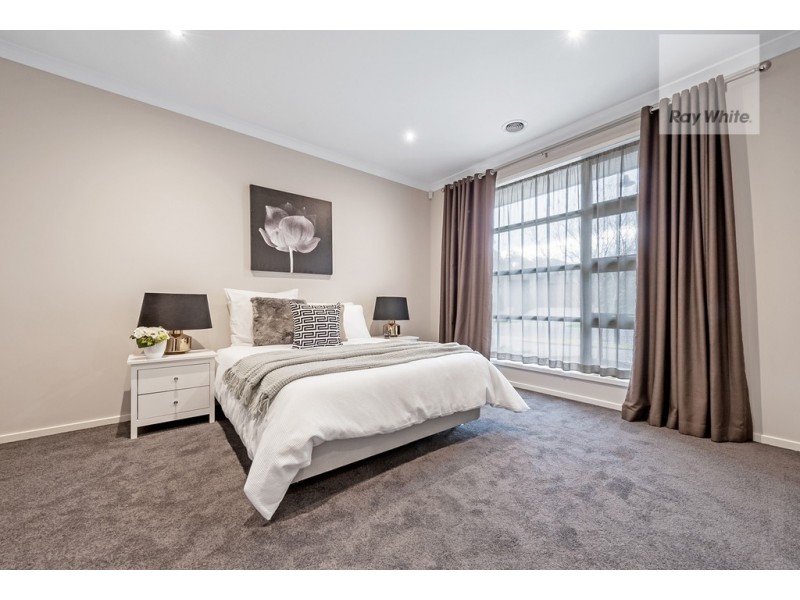 25 Bridgehaven Drive, Craigieburn VIC 3064