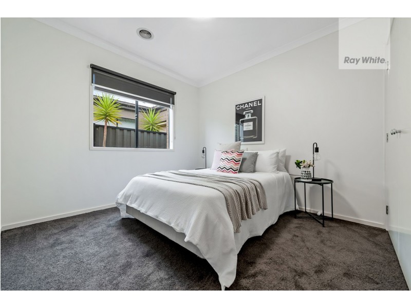 25 Bridgehaven Drive, Craigieburn VIC 3064