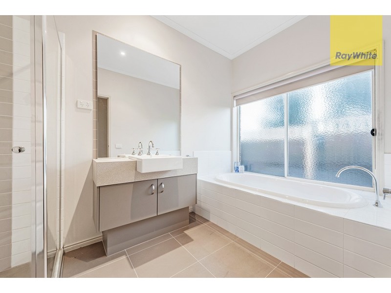 2 St Cloud Green, Craigieburn VIC 3064