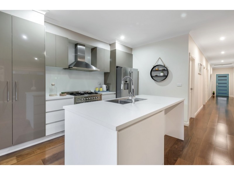 19 Fermont Avenue, Craigieburn VIC 3064