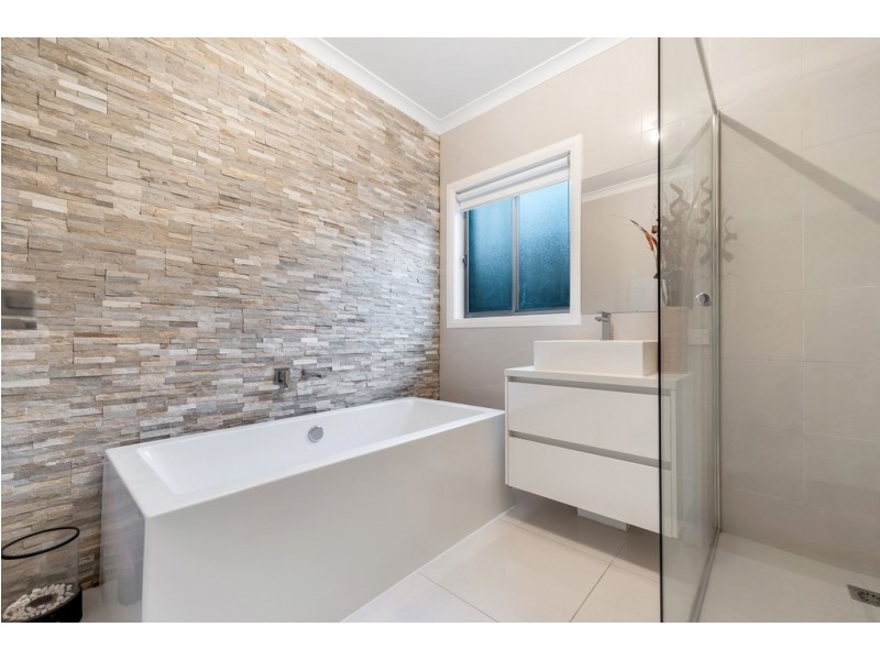 19 Fermont Avenue, Craigieburn VIC 3064