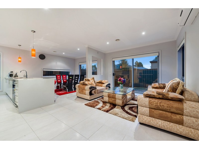 77 Huntington Drive, Craigieburn VIC 3064