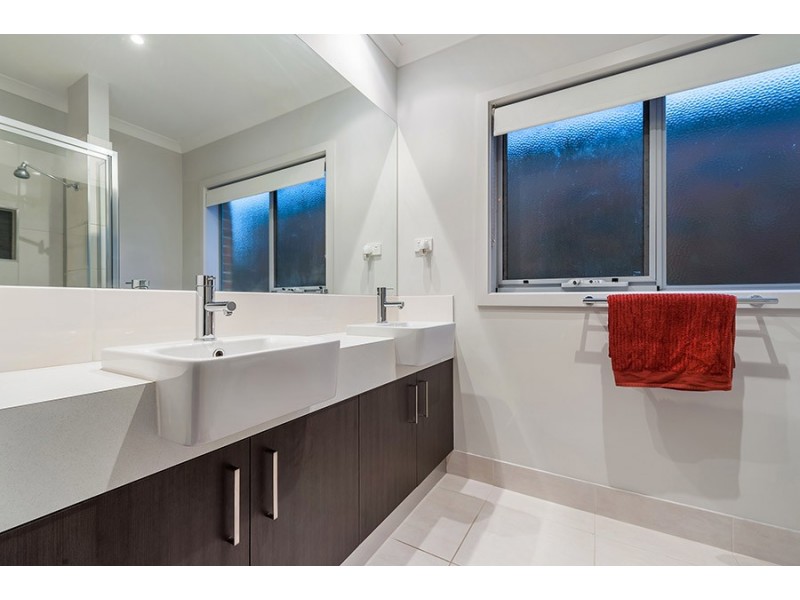 77 Huntington Drive, Craigieburn VIC 3064