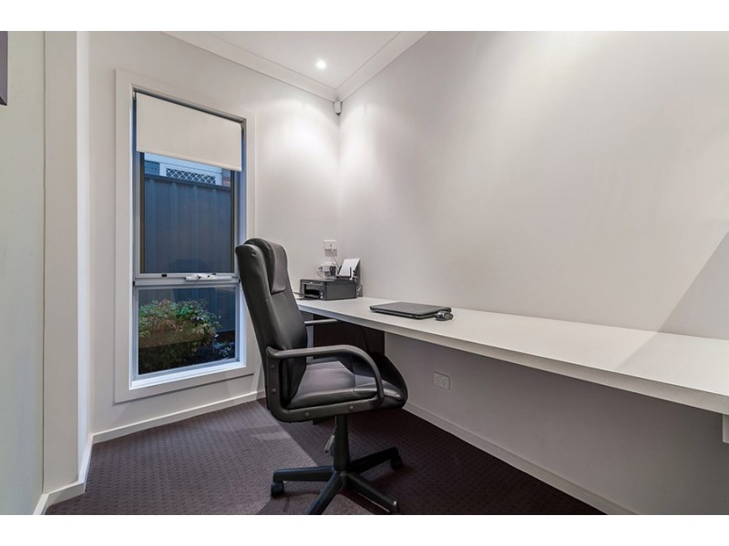 77 Huntington Drive, Craigieburn VIC 3064