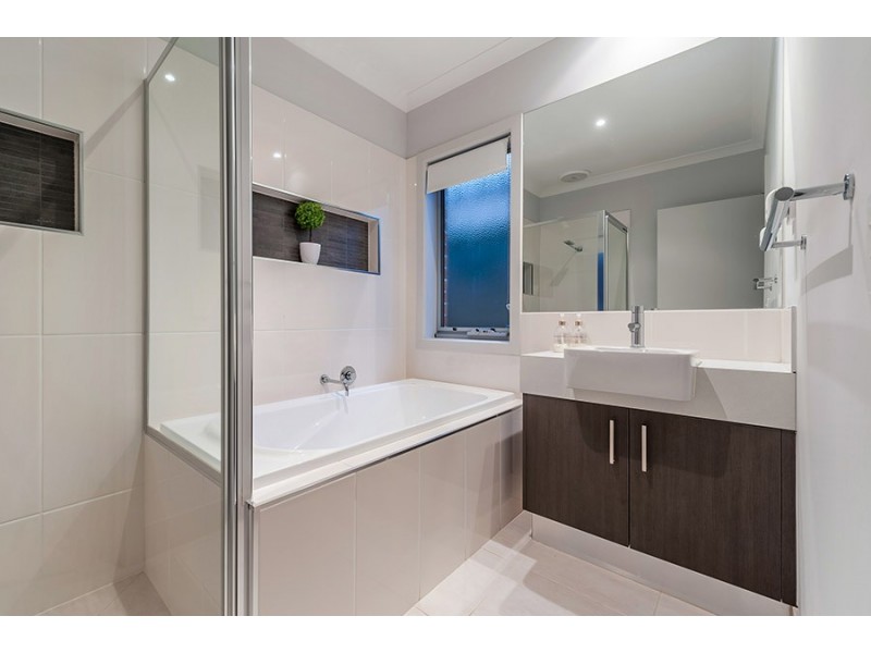 77 Huntington Drive, Craigieburn VIC 3064