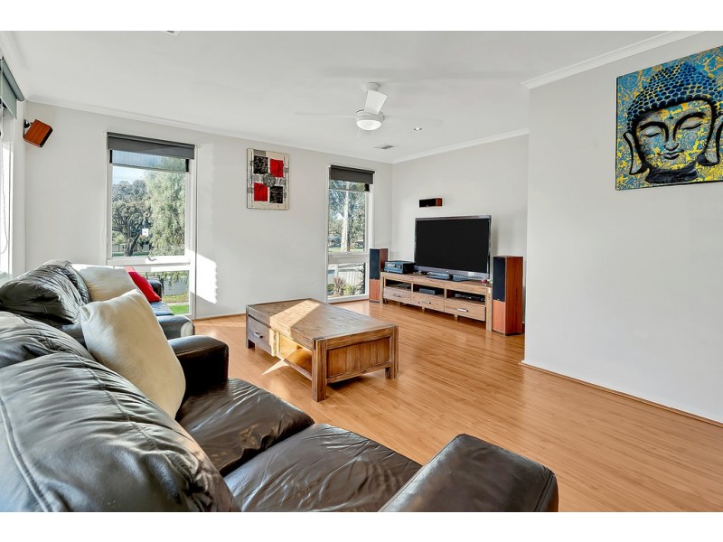 16 Whitley Crescent, Craigieburn VIC 3064