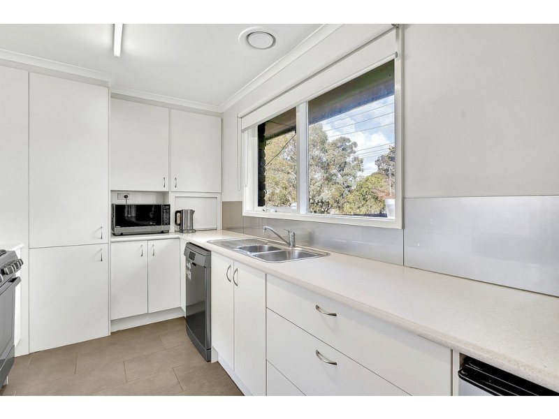 16 Whitley Crescent, Craigieburn VIC 3064