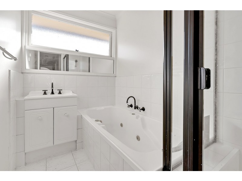 16 Whitley Crescent, Craigieburn VIC 3064