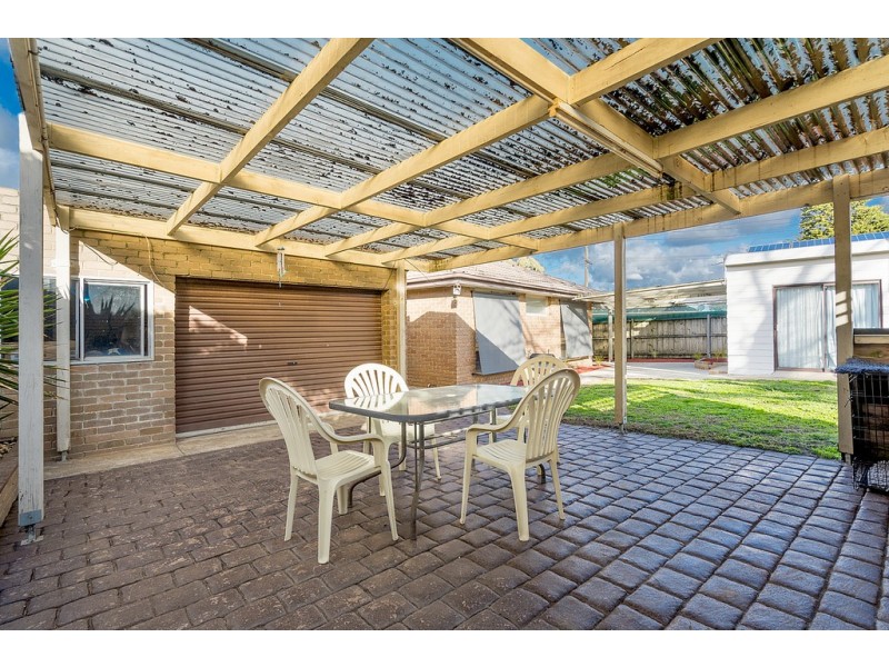 16 Whitley Crescent, Craigieburn VIC 3064