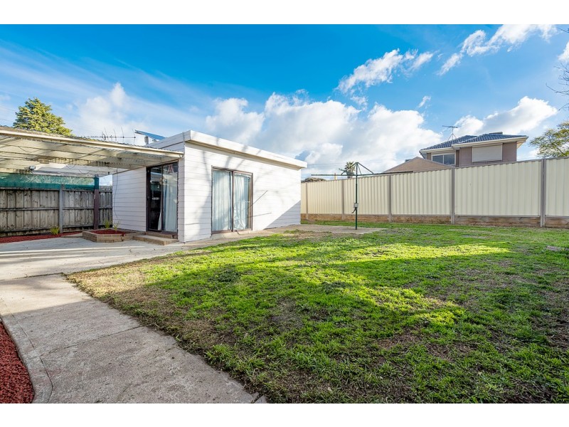 16 Whitley Crescent, Craigieburn VIC 3064