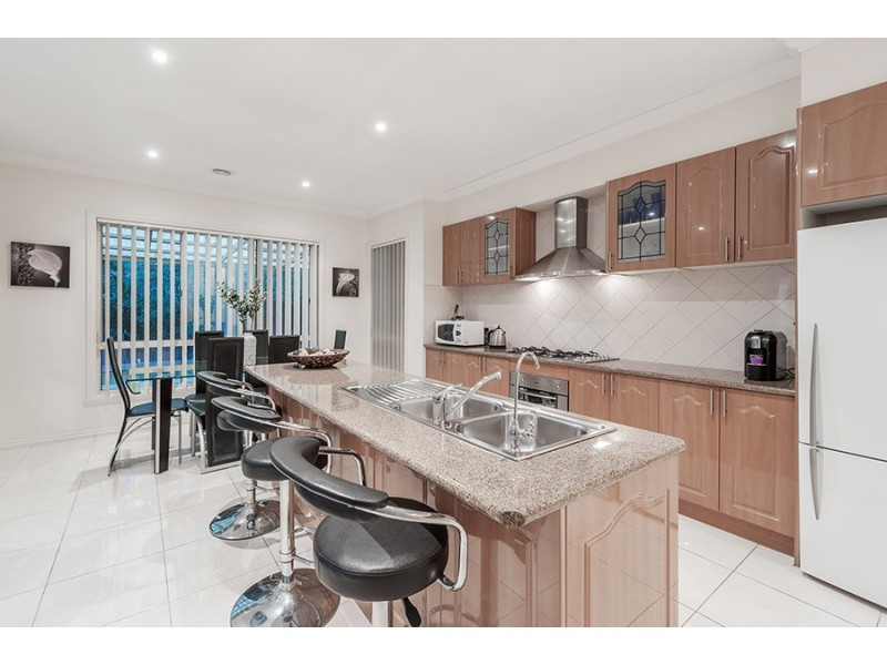 8 Berrima Close, Craigieburn VIC 3064