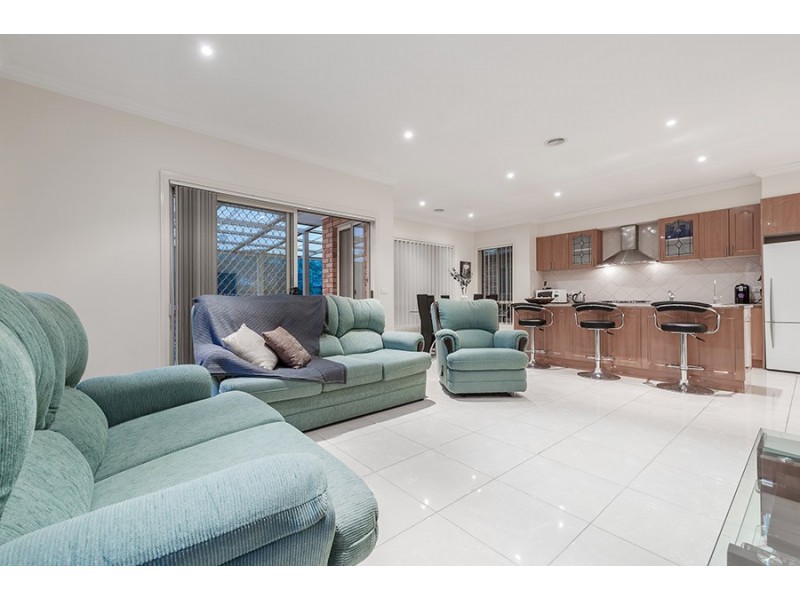 8 Berrima Close, Craigieburn VIC 3064