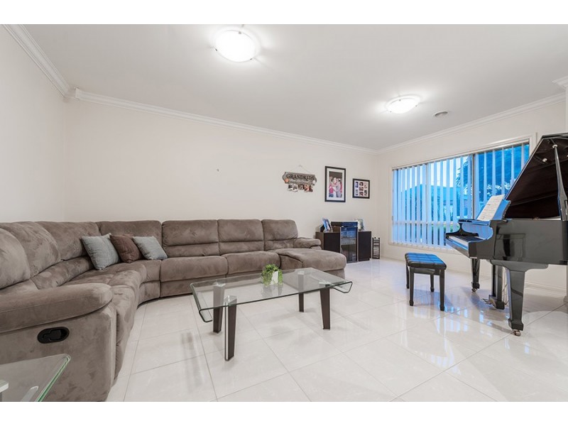 8 Berrima Close, Craigieburn VIC 3064