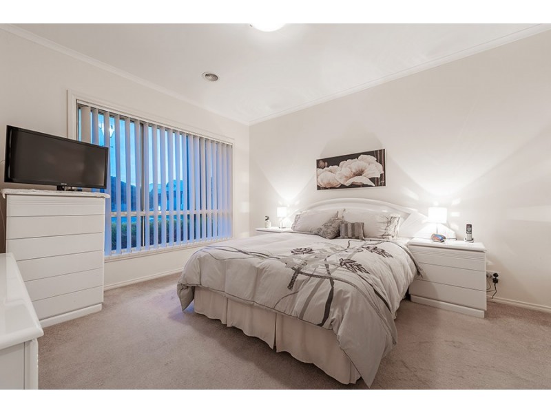 8 Berrima Close, Craigieburn VIC 3064