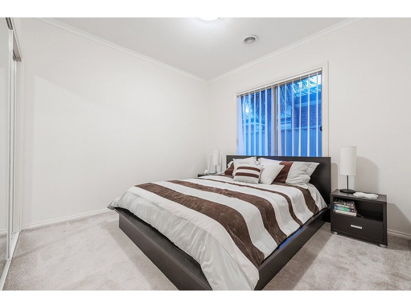 8 Berrima Close, Craigieburn VIC 3064