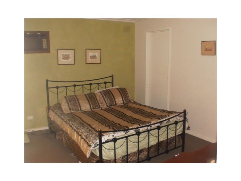 3 Rossdale Street, Craigieburn VIC 3064