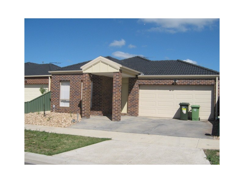 13 Chelsworth Loop, Craigieburn VIC 3064