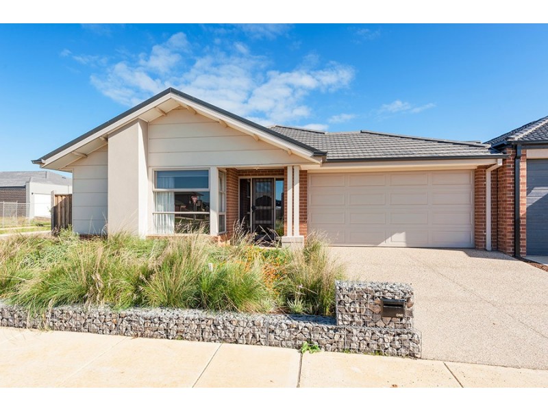 1 Selkirk Way, Mickleham VIC 3064