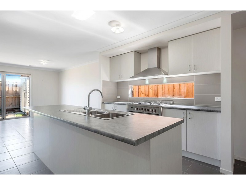 1 Selkirk Way, Mickleham VIC 3064