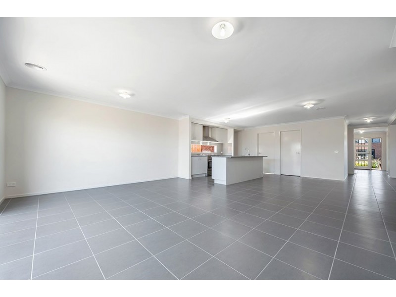 1 Selkirk Way, Mickleham VIC 3064