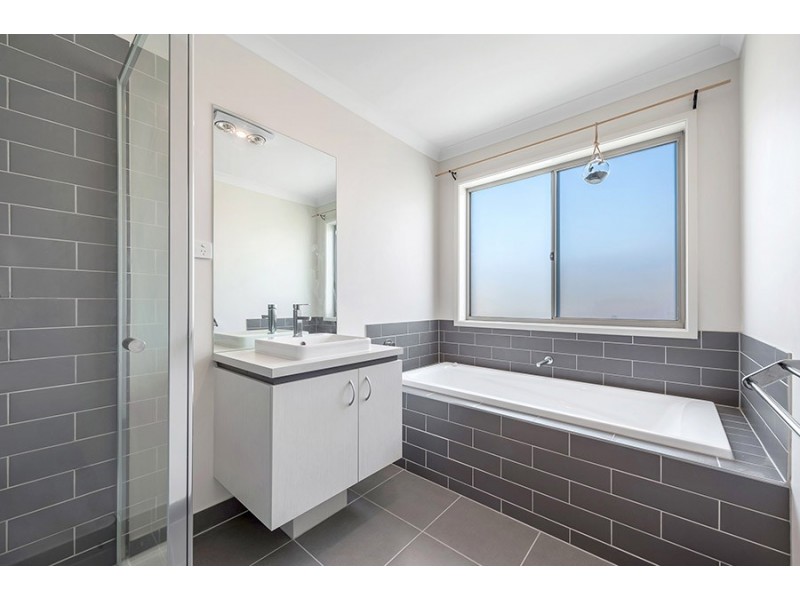 1 Selkirk Way, Mickleham VIC 3064