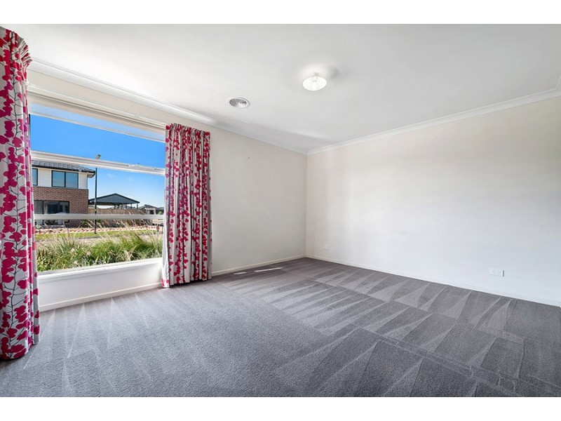 1 Selkirk Way, Mickleham VIC 3064