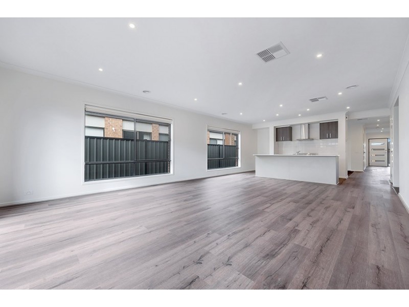 6 Kangaroo Road, Craigieburn VIC 3064