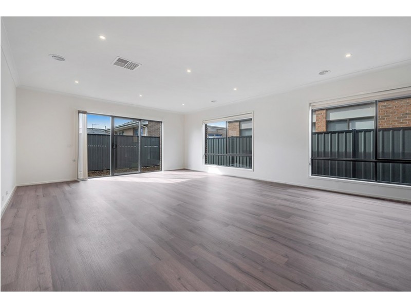 6 Kangaroo Road, Craigieburn VIC 3064