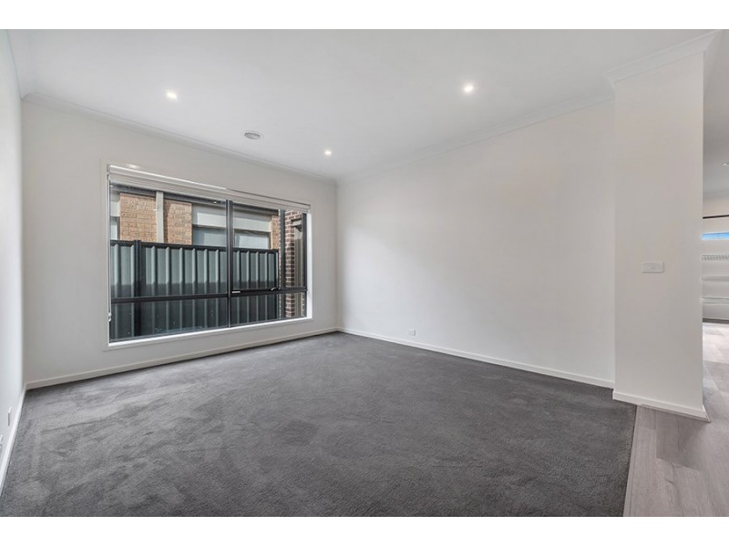 6 Kangaroo Road, Craigieburn VIC 3064