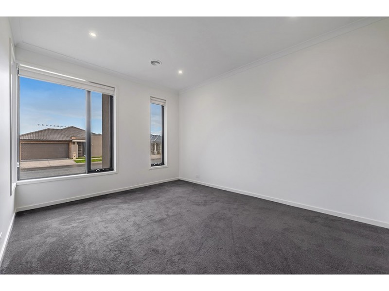 6 Kangaroo Road, Craigieburn VIC 3064