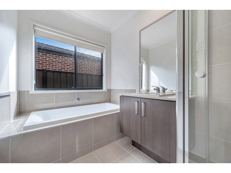 6 Kangaroo Road, Craigieburn VIC 3064