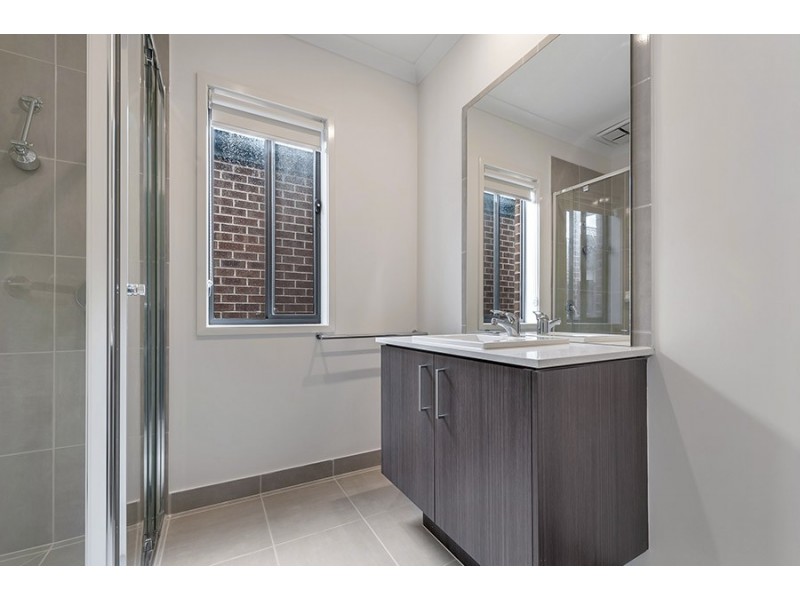 6 Kangaroo Road, Craigieburn VIC 3064