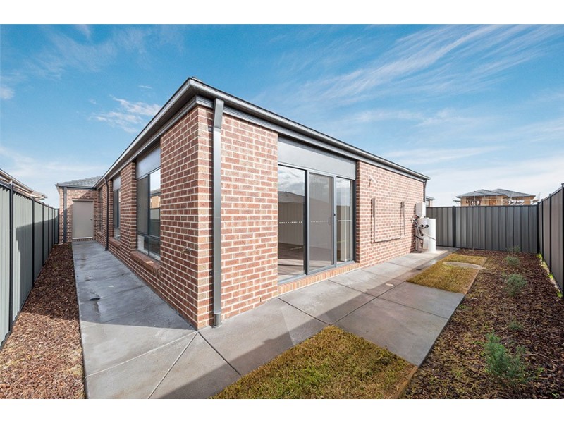 6 Kangaroo Road, Craigieburn VIC 3064