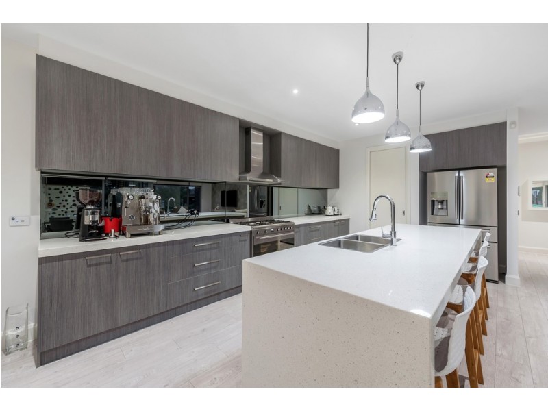 2 Gallantry Avenue, Craigieburn VIC 3064