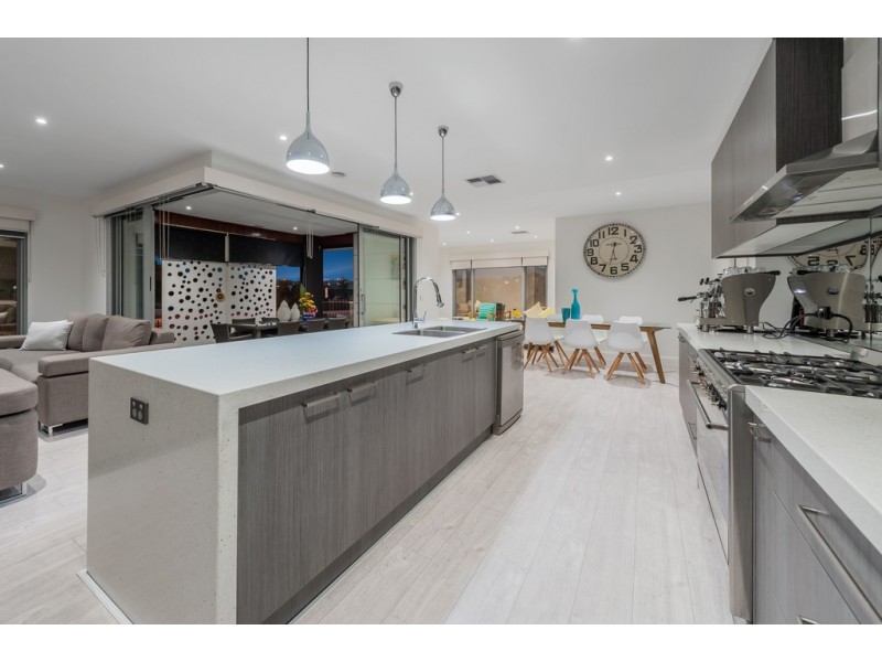 2 Gallantry Avenue, Craigieburn VIC 3064