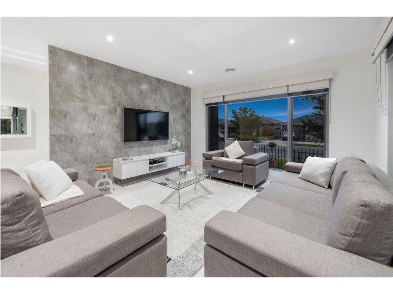 2 Gallantry Avenue, Craigieburn VIC 3064