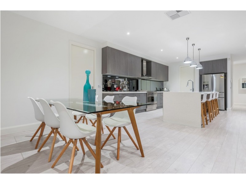 2 Gallantry Avenue, Craigieburn VIC 3064