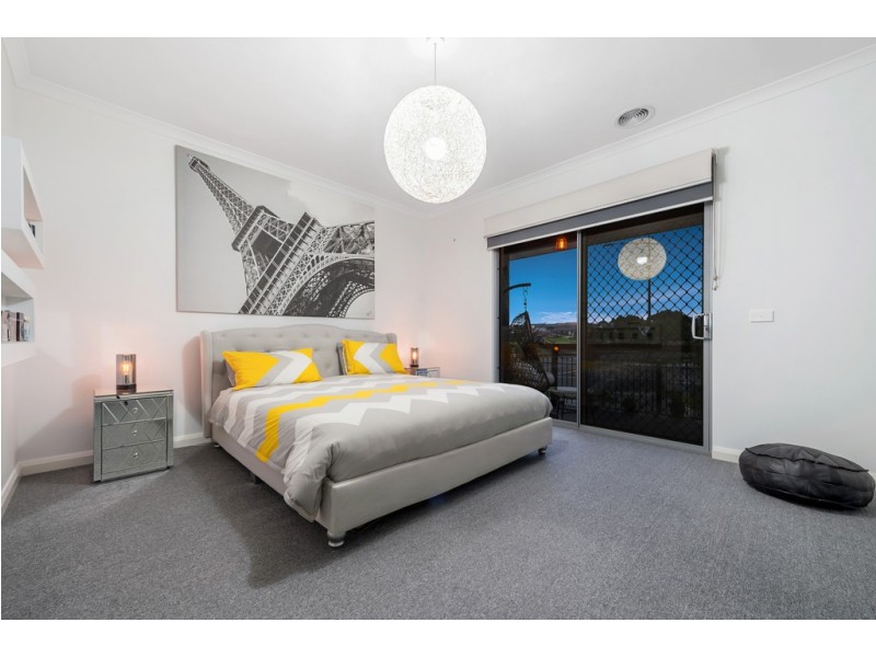 2 Gallantry Avenue, Craigieburn VIC 3064