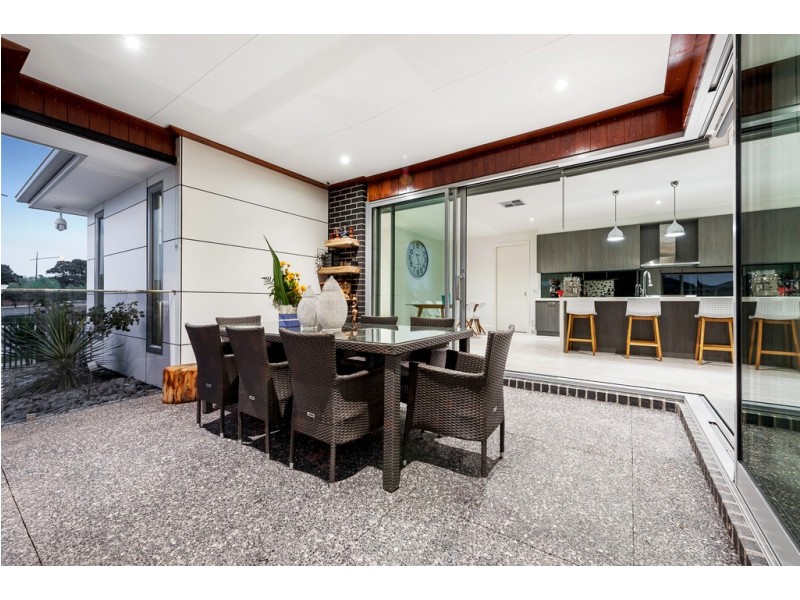 2 Gallantry Avenue, Craigieburn VIC 3064