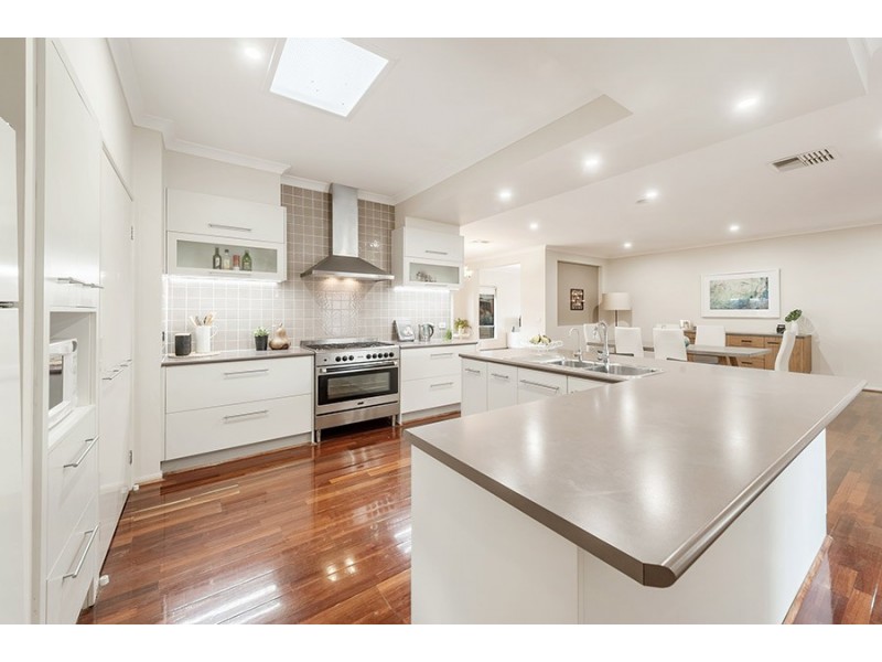 11 Eagleview Way, Craigieburn VIC 3064