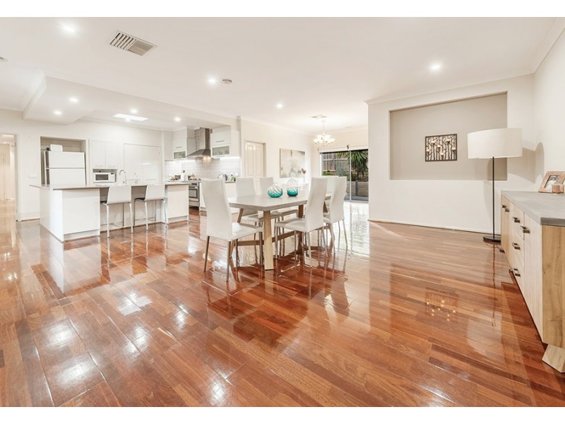 11 Eagleview Way, Craigieburn VIC 3064