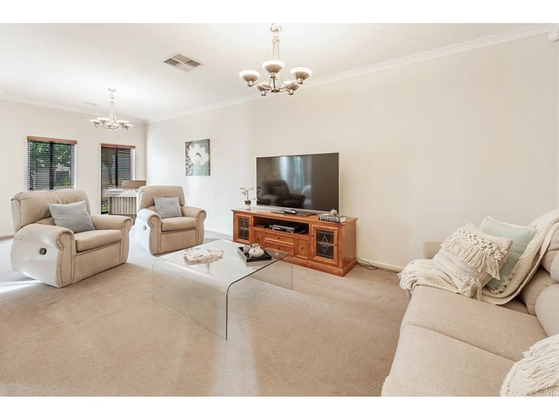 11 Eagleview Way, Craigieburn VIC 3064